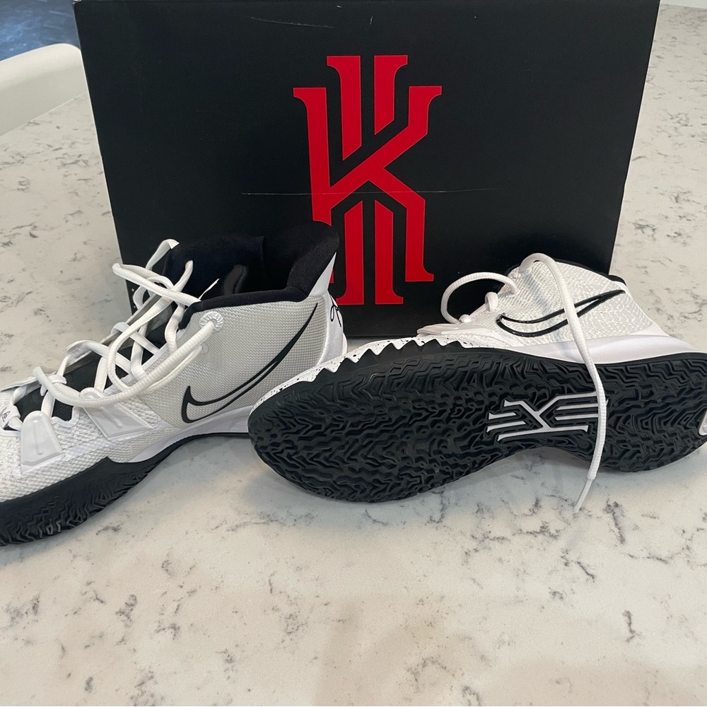 Mens Kyrie 7 TB….. Never been worn basketball shoes .